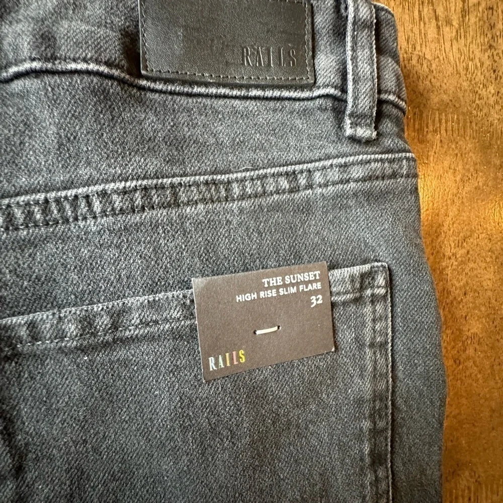 Rails The Sunset High Rise Slim Flare Black Jeans Size 32 - Picture 12 of 14